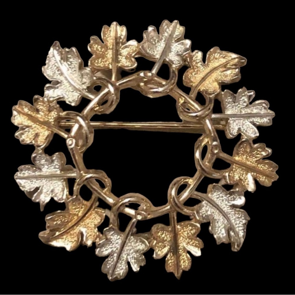 Vintage Sarah Coventry Two-Tone Oak Leaf Circle Pin